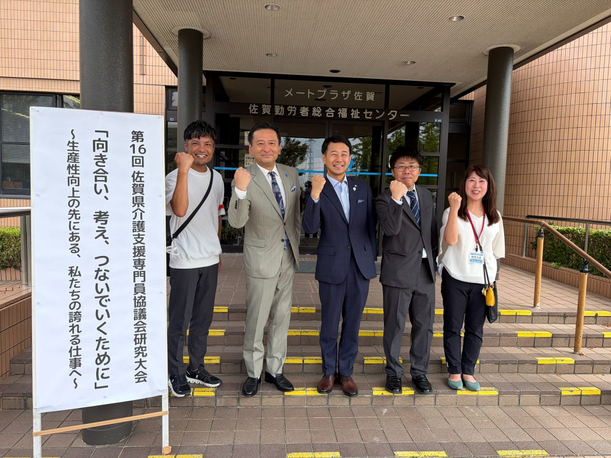ご来賓の山口祥義佐賀県知事・坂井英隆佐賀市長と実行委員メンバー